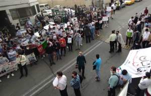 تجمع دانشجویان مقابل سفارت افغانستان