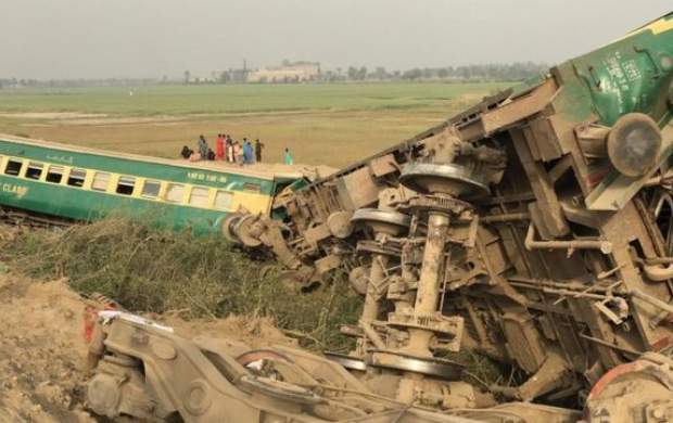 افزایش قربانیان حادثه برخورد دو قطار در پاکستان