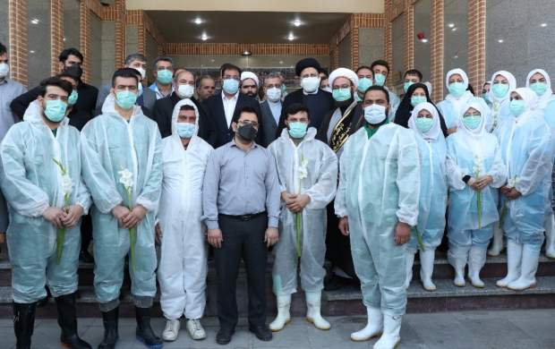 عکس گرفتن رئیسی با کارکنان غسالخانه، تشکیل جلسه دولت در روز پنجشنبه و رفتن به حرم امام، همه نمایشی است! + ۴ پاسخ به حامی آشفته روحانی