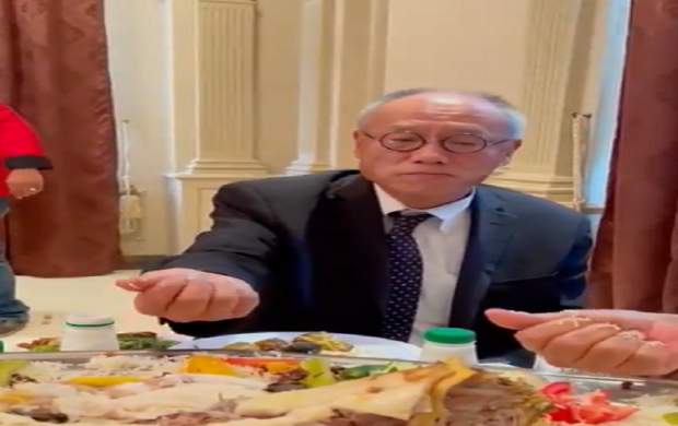 دردسر غذا خوردن سفیر ژاپن در عربستان