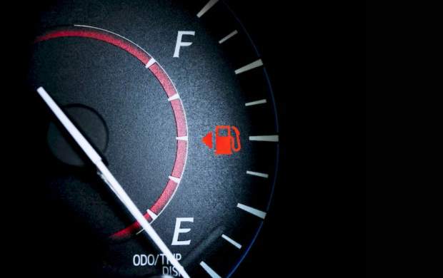 با چراغ بنزین چقدر می‌توان رانندگی کرد؟