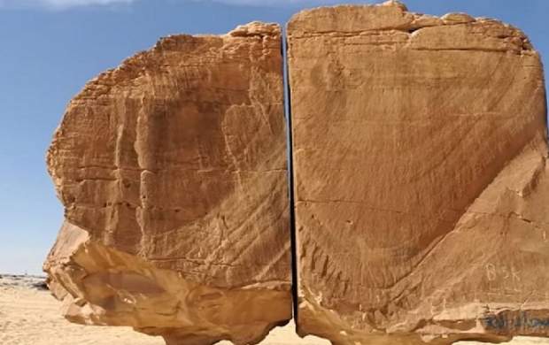 راز شکاف سنگ مرموز در صحرای عربستان! +عکس