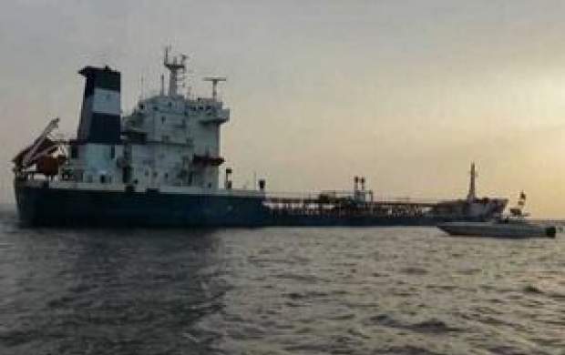 توقیف یک فروند کشتی در آب‌های پارسیان