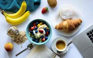خوردن صبحانه در چه ساعتی عمر را زیاد می کند؟