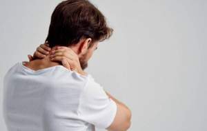 چند حرکت ساده برای تسکین درد گردن