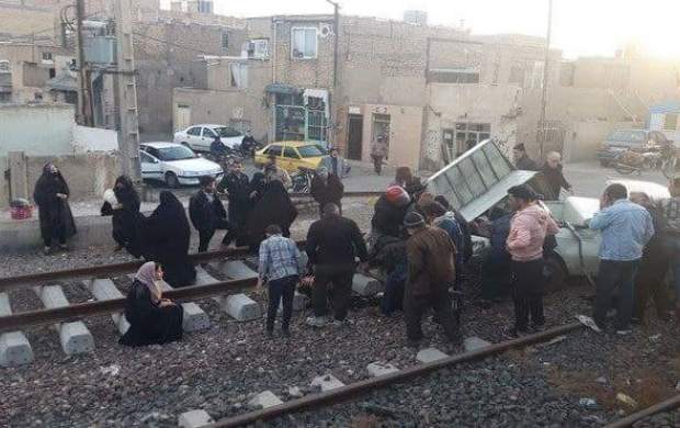تصادف مرگبار قطار با وانت در ورامین