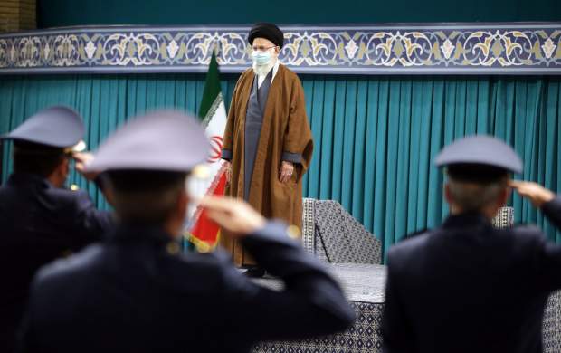 زمزمه سرود ملی ایران توسط رهبرانقلاب