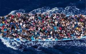 پرتاب پناهندگان به دریا توسط گارد ساحلی یونان