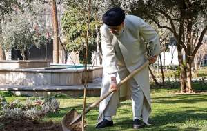 کاشت درخت توسط رئیسی در روز درختکاری  <img src="https://cdn.jahannews.com/images/video_icon.png" width="16" height="16" border="0" align="top">
