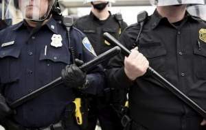 پای پلیس آمریکا بر گردن دختر نوجوان +فیلم  <img src="https://cdn.jahannews.com/images/video_icon.png" width="16" height="16" border="0" align="top">