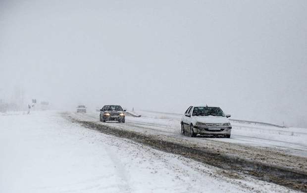 برف راه ارتباطی ۷۰ روستا را مسدود کرد
