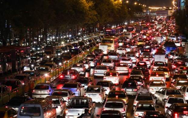 ترافیک شدید در راه یک مراسم بدون تبلیغ