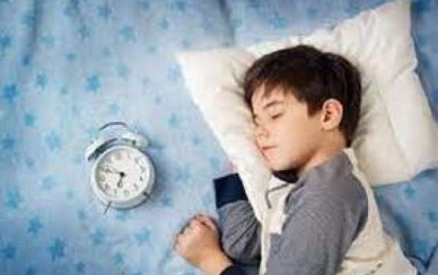 چه عواملی باعث حرف زدن خواب می‌شود؟