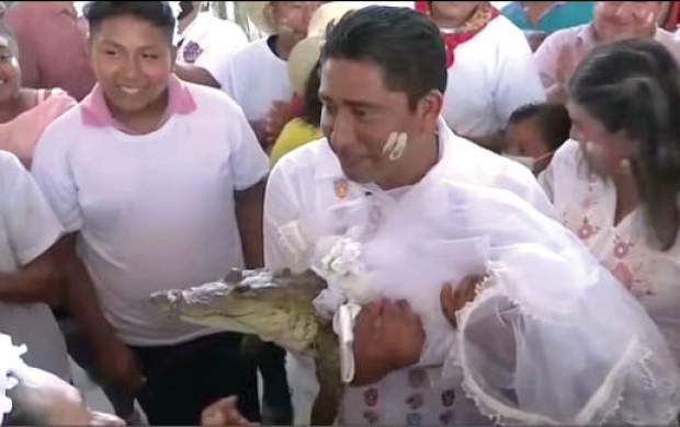 ازدواج شهردار مکزیکی با تمساح!