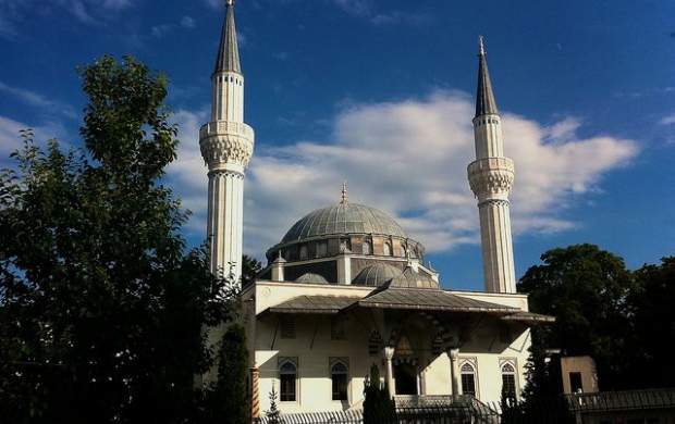 افتتاح یک مسجد با پرچم همجنس‌بازان!