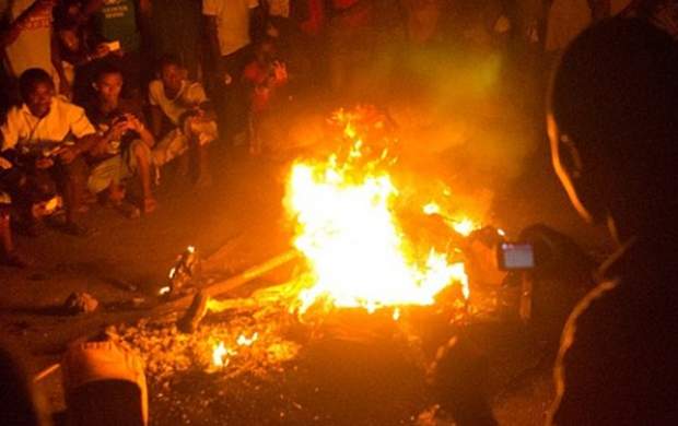 زنده سوزاندن ۳۰ نفر توسط اوباش در ماداگاسکار