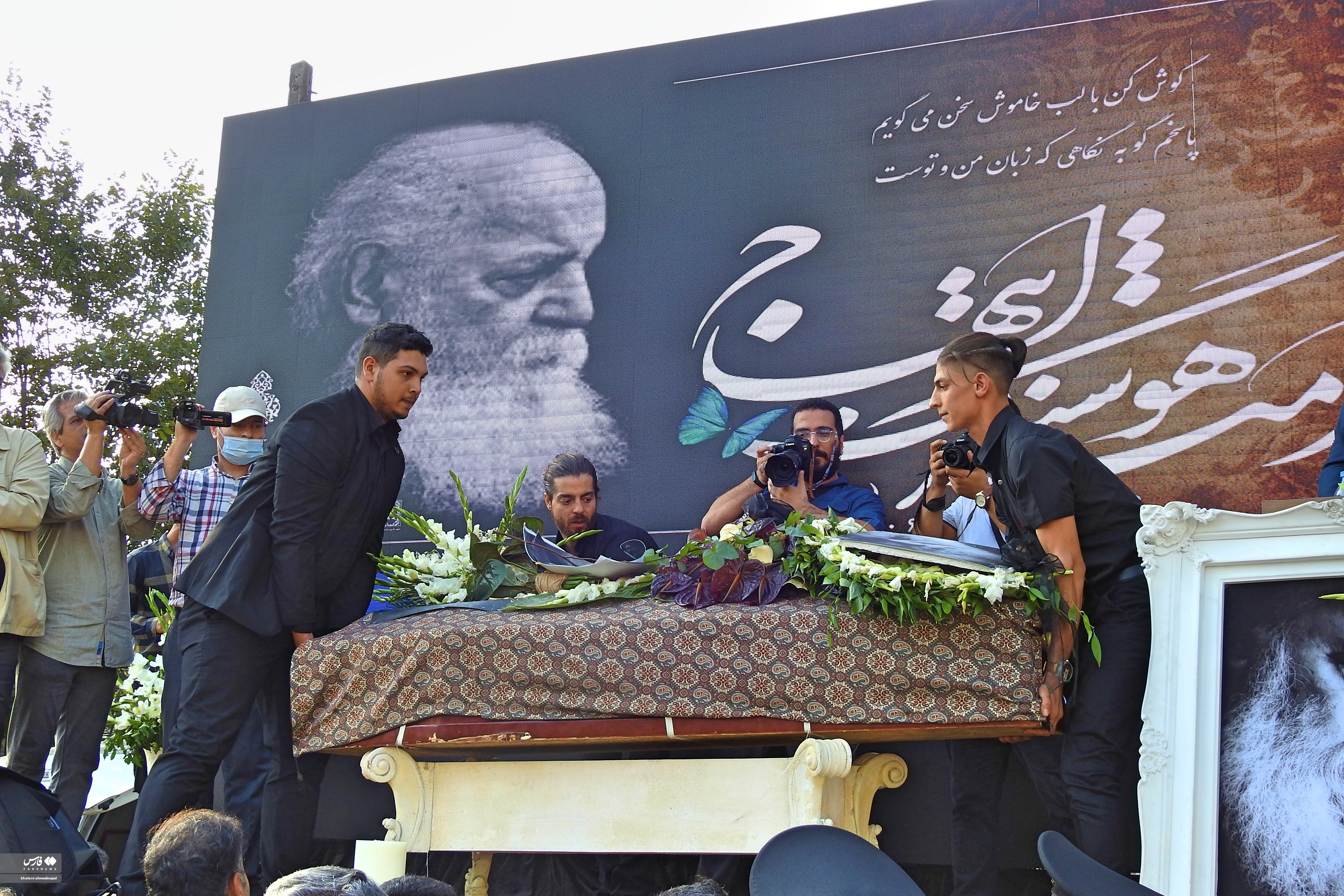 تشییع پیکر«هوشنگ ابتهاج» در رشت | جهان نيوز