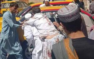 عکس/ وسیله عجیب انتقال مجروح در افغانستان