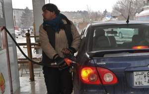 کاهش قیمت بنزین و گازوئیل در افغانستان