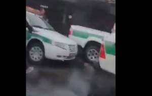 حمله به خودرو پلیس توسط آشوبگران  <img src="https://cdn.jahannews.com/images/video_icon.gif" width="16" height="13" border="0" align="top">