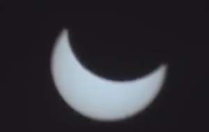 لحظه حداکثر گرفتگی خورشید در تهران  <img src="https://cdn.jahannews.com/images/video_icon.png" width="16" height="16" border="0" align="top">