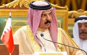 چُرت زدن شاه بحرین همزمان با سخنرانی پاپ +فیلم