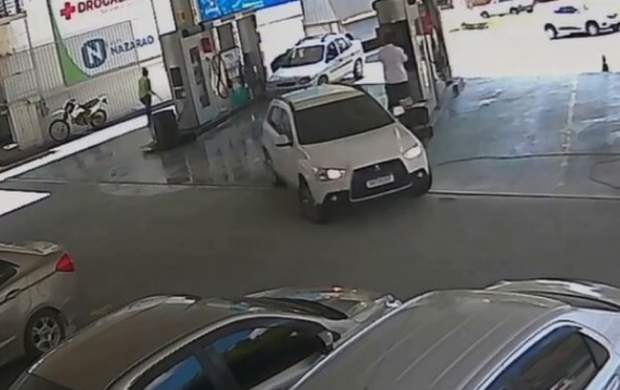لحظه زیر گرفتن یک کارگر در پمپ بنزین