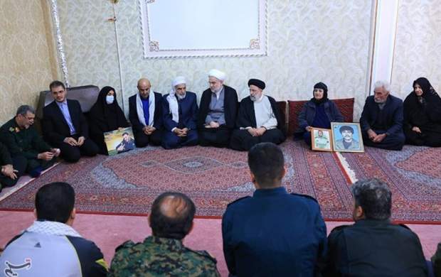 جزئیات دیدار رئیسجمهور با خانواده شهدای اغتشاشات کردستان جزئیات دیدار رئیسجمهور با خانواده شهدای اغتشاشات کردستان
