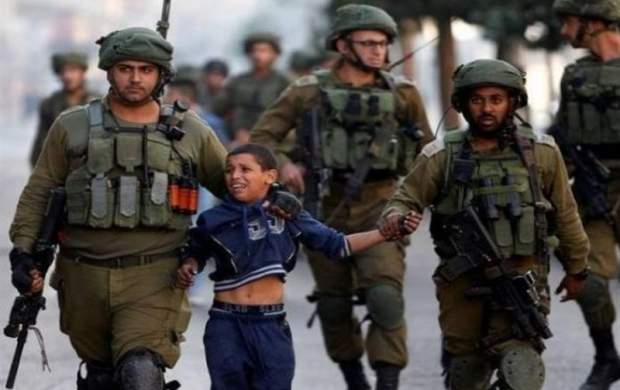رفتار سرباز اسرائیلی با کودک فلسطینی