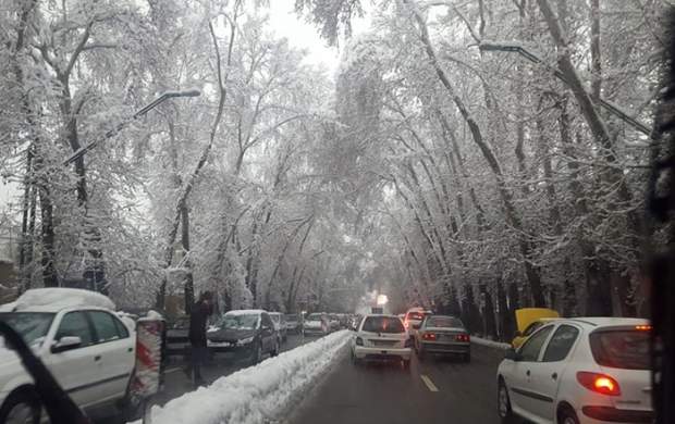 خیابان ولیعصر تهران بعد از برف زمستانی