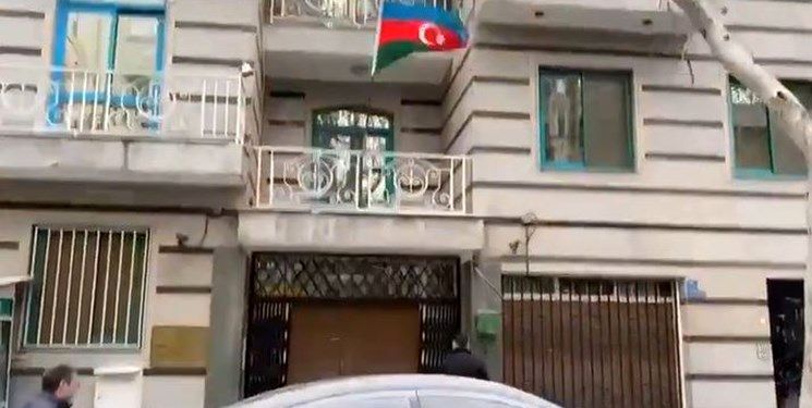لحظه حمله به سفارت جمهوری آذربایجان