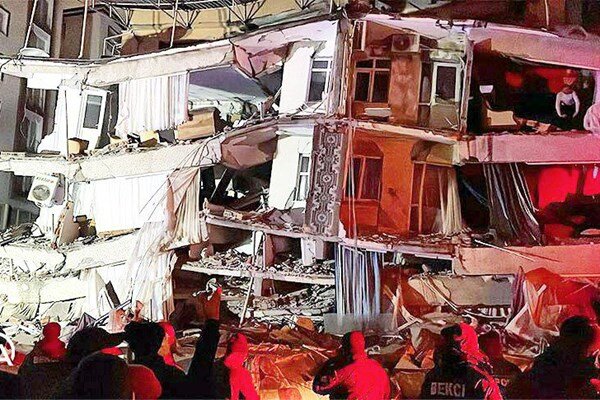 لحظه وقوع زلزله در آشپزخانه یک هتل در ترکیه