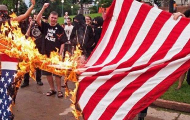 این کشور اروپایی نیز پرچم آمریکا را آتش زد