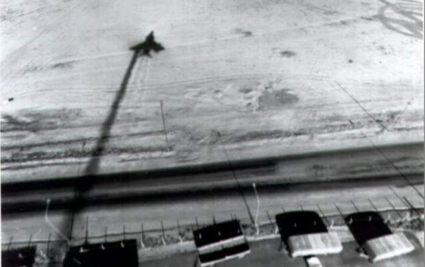 یک جنگنده در حال سقوط +عکس