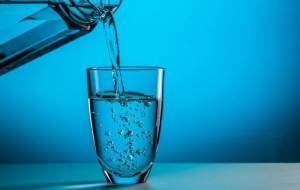 خطرات نخوردن آب کافی در طول روز چیست؟