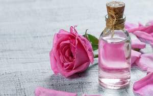خاصیت نوشیدن گلاب در ماه  رمضان