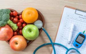 یک دیابتی چه مقدار میوه می‌تواند بخورد؟