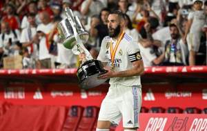 بازیکنان رئال مادرید با جام قهرمانی  <img src="https://cdn.jahannews.com/images/picture_icon.png" width="16" height="16" border="0" align="top">