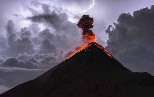 لحظه فعال شدن آتشفشان گواتمالا +فیلم