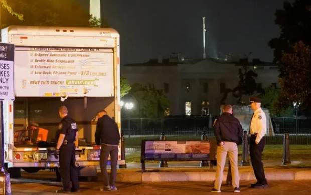 برخورد کامیون با موانع امنیتی مجاور کاخ سفید
