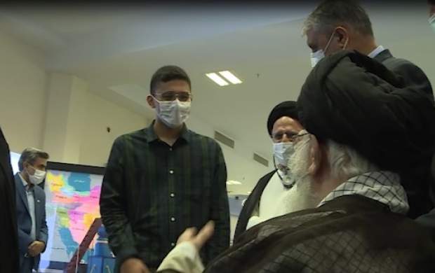 دیدار فرزند شهید احمدی روشن با رهبرانقلاب