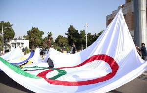 بزرگترین پرچم «المپیک» در ایران به اهتزاز درآمد