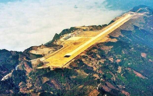 تصاویر زیبا از ساخت فرودگاه روی قله کوه