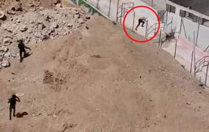 فرار دیدنی یک فلسطینی از دست صهیونیست‌ها  <img src="https://cdn.jahannews.com/images/video_icon.gif" width="16" height="13" border="0" align="top">