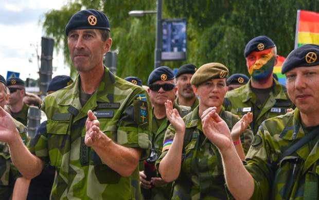 حمایت ارتش سوئد از همجنس‌بازان
