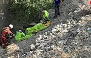 سقوط دختر چتر باز به دره +عکس