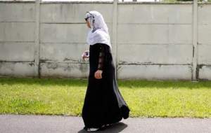 دختران مسلمان از ورود به مدارس فرانسه منع شدند