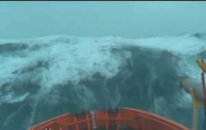فیلم/ عظیم ترین موج های اقیانوس  <img src="https://cdn.jahannews.com/images/video_icon.gif" width="16" height="13" border="0" align="top">