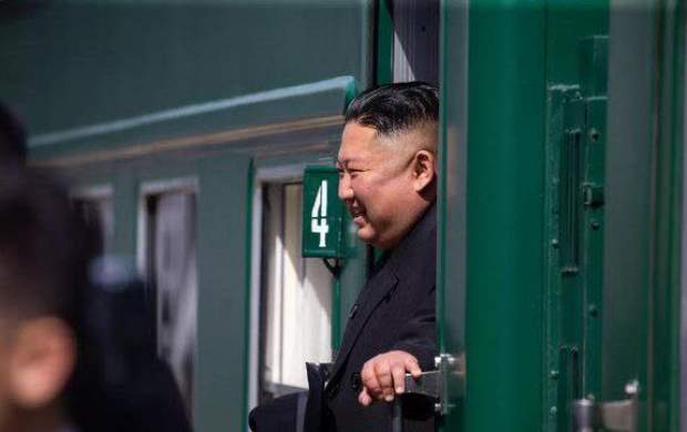 رهبر کرهٔ‌ شمالی با قطار زرهی در روسیه