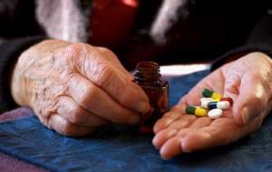 چند درصد سالمندان کشور دارو مصرف می‌کنند؟